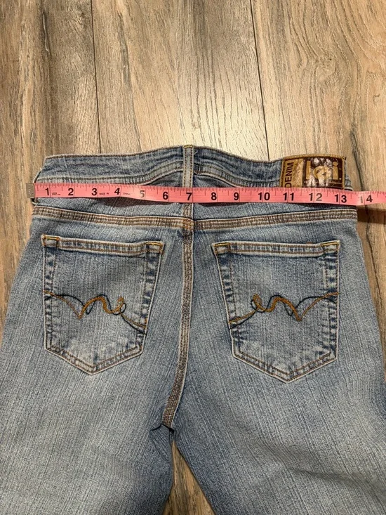 lei Light Blue Washed Capris Jeans - Picture 8 of 8